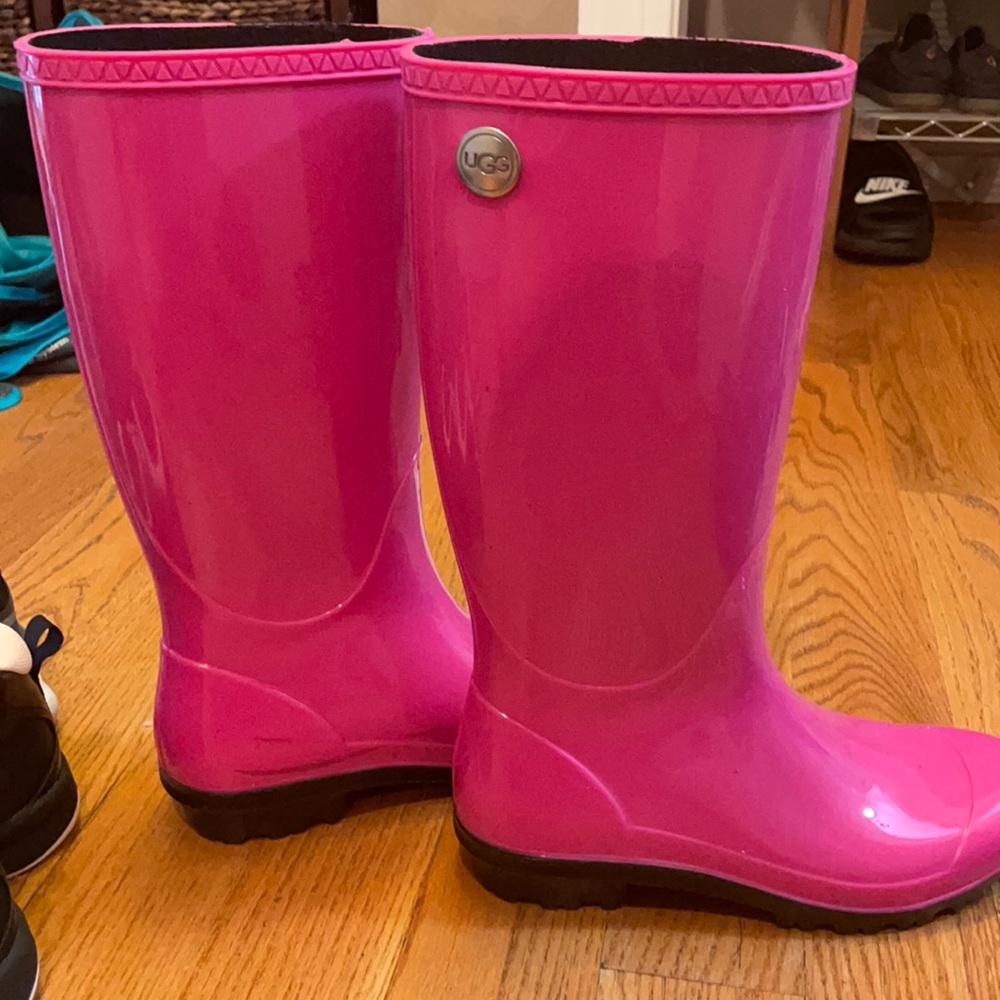 UGG never worn before rain boots